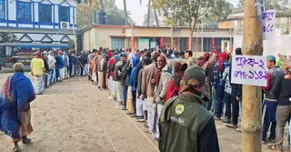 পাবনায় উৎসবমুখর পরিবেশে ভোটগ্রহণ শুরু